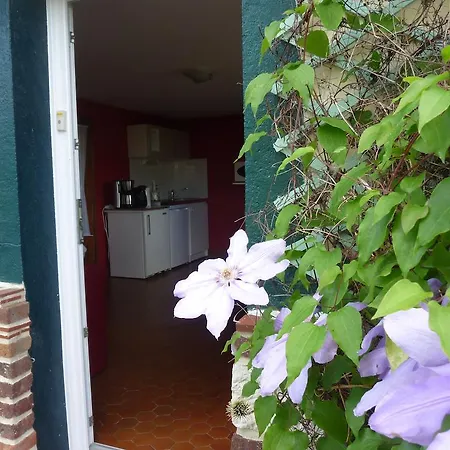 D'hotes Au Fil De L'eau Bed & Breakfast *